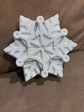 Nordic Ware Snowflake Pull-apart Cake Pan Disney Frozen Elsa edition